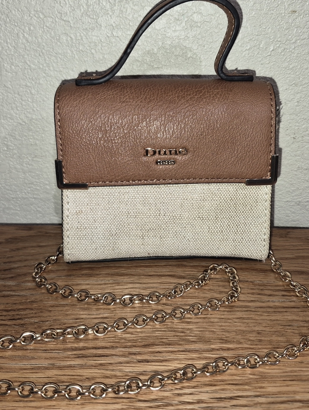 Dune London Classic style with a modern twist, Tan & Brown W/ Gold Accents